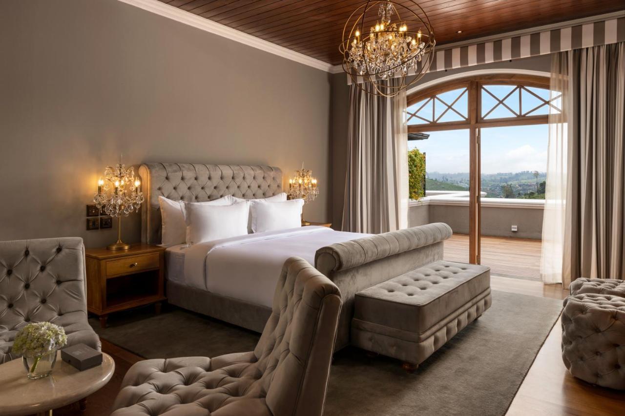 The Bellwood Manor فندق